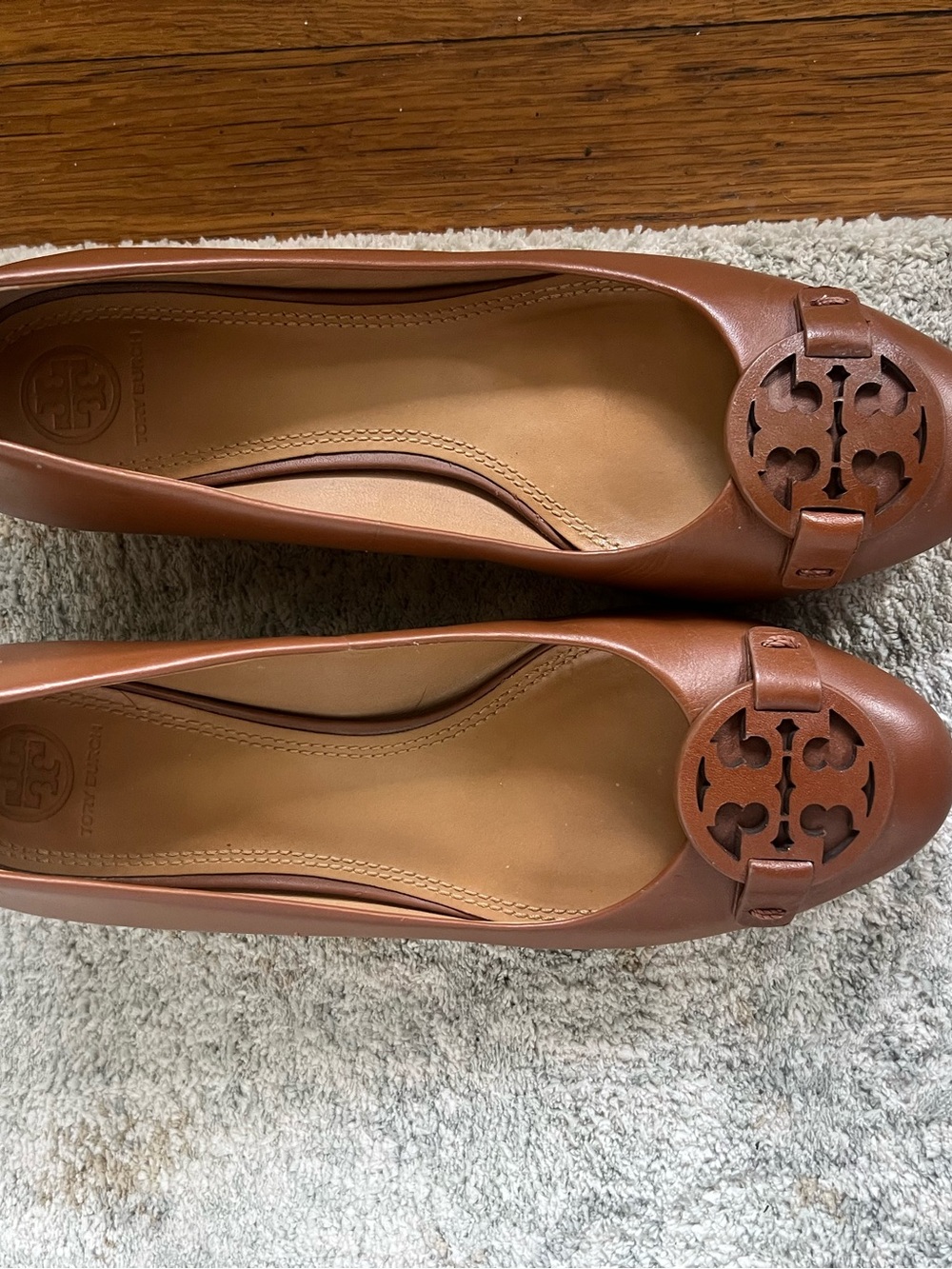 Tory Burch leather Gabriel Wedge Pump. Size 8.5 - Picture 2 of 4